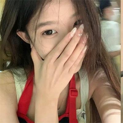 屏住呼吸：挑战冰潜纪录